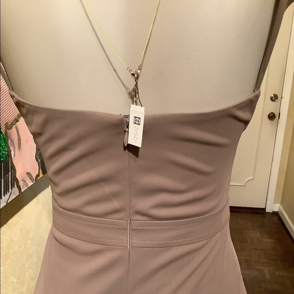 Andy The Anh body-hugging dress. - Picture 6 of 6